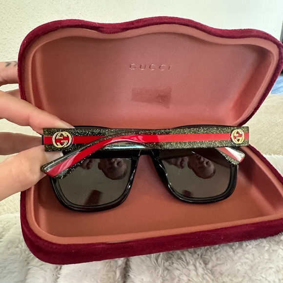Gucci sunglasses! ☀️ - Picture 2 of 4